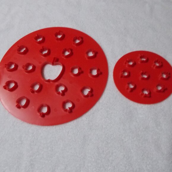 NWOT 8" and 3" pie dough design cutters - Picture 2 of 2